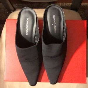 Donald Pliner Like New mule.